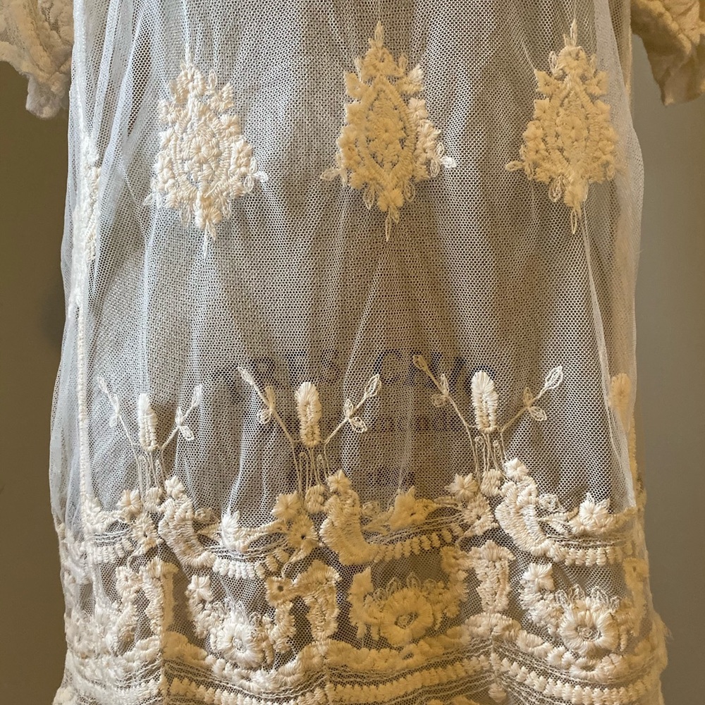 Ivory Mesh Crochet - Picture 3 of 5